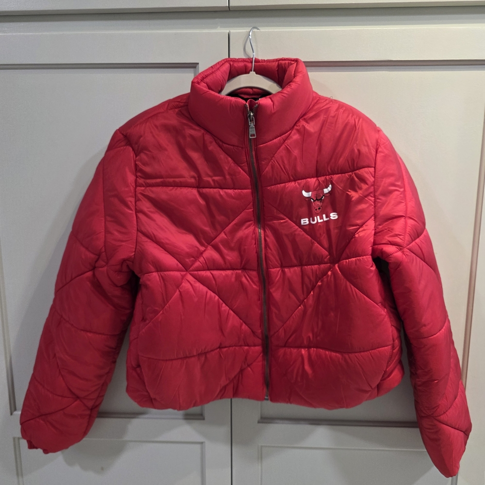 Women's Full Zip Cropped Chicago Bulls Puffer Jacket Wear By Erin Andrews NWT